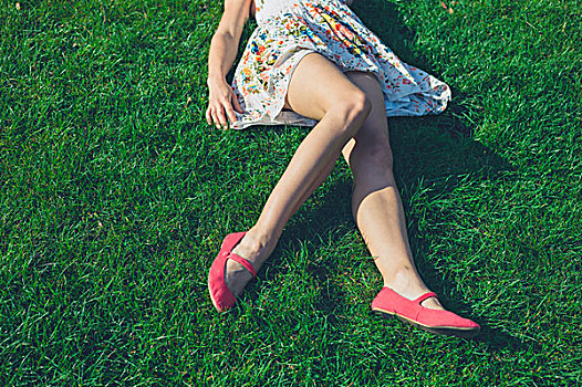 腿,脚,美女,穿,连衣裙,放松,草地,晴朗,夏天