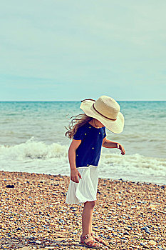 女孩,站立,海滩,看,壳