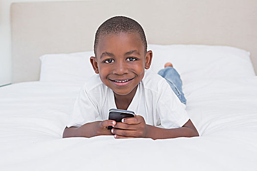 头像,漂亮,小男孩,智能手机,床上,在家,卧室