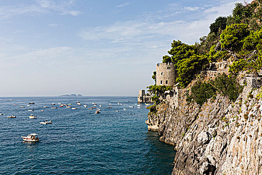 渔船,锚定,水,围绕,陡峭,阿马尔菲海岸,瞭望塔,坎帕尼亚区,意大利