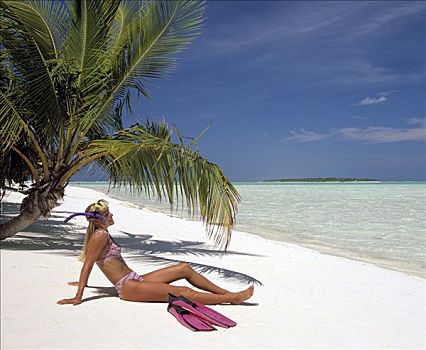 女青年,放松,海滩,靠近,棕榈树,潜水,旁侧,马尔代夫,印度洋