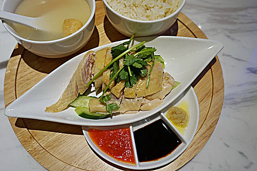 一份新加坡海南鸡饭的套餐