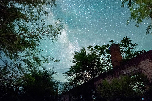 星空,废墟