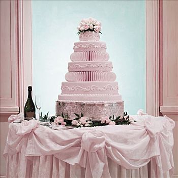 多层,婚礼蛋糕,桌子,香槟