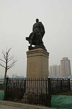 天津海河张自忠雕像