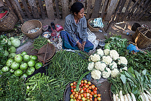 市场,菜市场,地方特色,女人,销售,蔬菜,曼德勒省,蒲甘,缅甸,亚洲