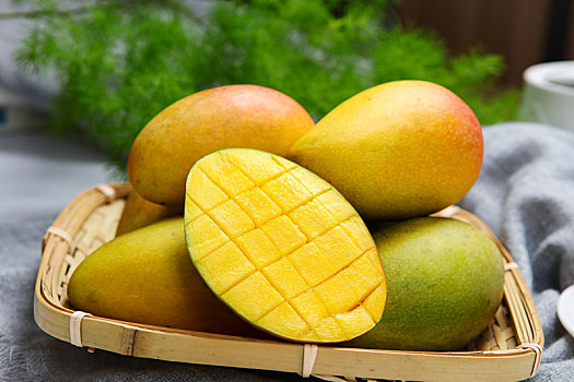 新鲜热带有机水果芒果
