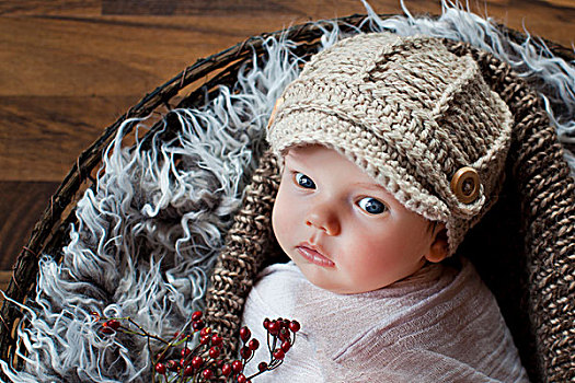 婴儿,两个月,戴着,编织,帽,卧,篮子