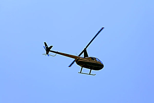 半空中的观光直升飞机