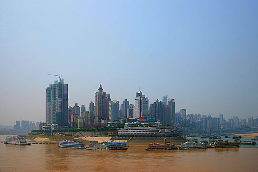 重庆市朝天门长江和嘉陵江两江汇合处,朝天汇流