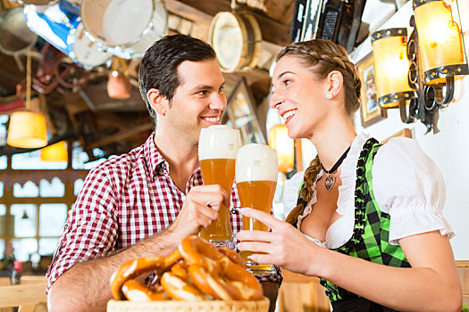情侣,喝,小麦啤酒,巴伐利亚,餐馆