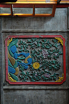 藏族门上的雕刻