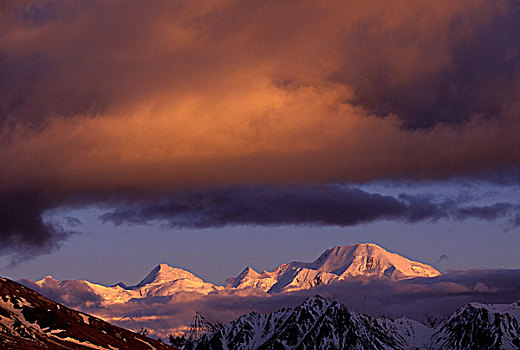北美,美国,阿拉斯加,德纳里国家公园,阿拉斯加山脉,顶峰,子夜太阳
