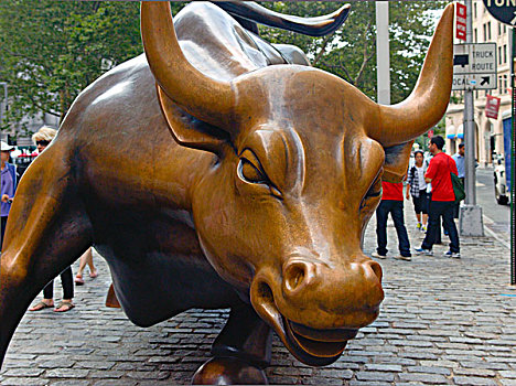 百老汇大街的华尔街标志,铜牛