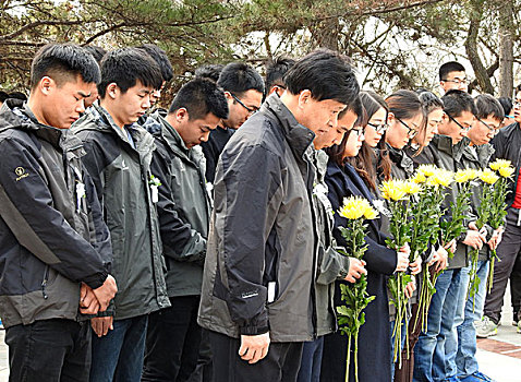 清明祭奠先烈