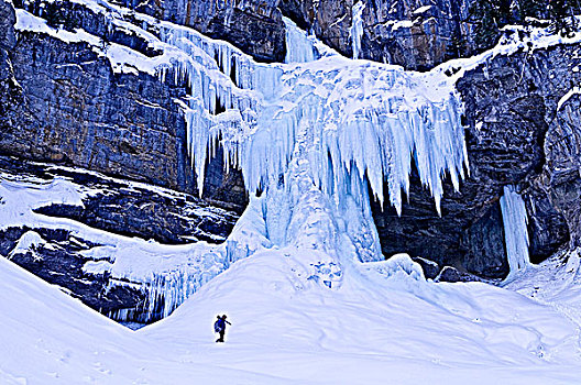 摄影师,冰冻,瀑布,冬天,班芙国家公园,艾伯塔省,加拿大