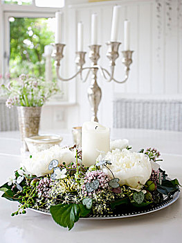 花环,花,白色,柱子,蜡烛,银色托盘,正面,银,枝状大烛台