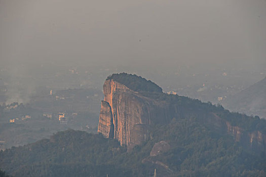 山,丹霞,太阳,蓝天,大气,山脉,驴友,旅行,地质公园,丹霞地貌,灌木,树,草,水潭,素材,平面设计