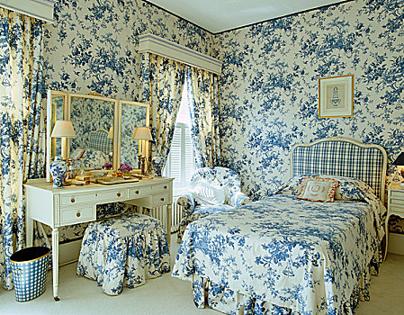 单人床,蓝色,白色,床上用品,协调,帘
