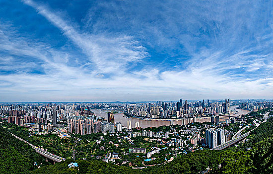 2022年重庆市南岸区南山老君洞道观俯瞰重庆渝中与南岸两区