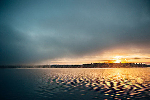 日出,湖