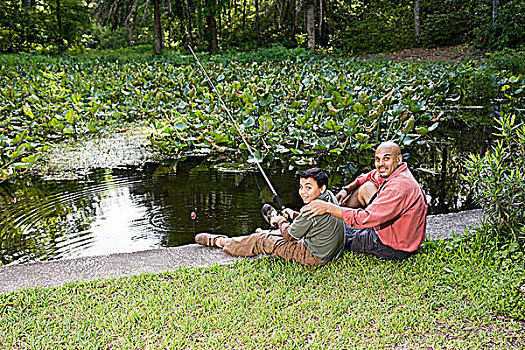 西班牙裔,父子,钓鱼,水塘