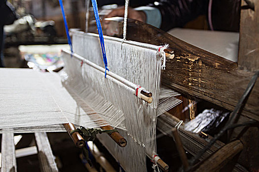 传统手工纺织,织布机