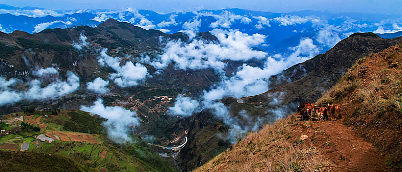 路在山崖,那山高那路远