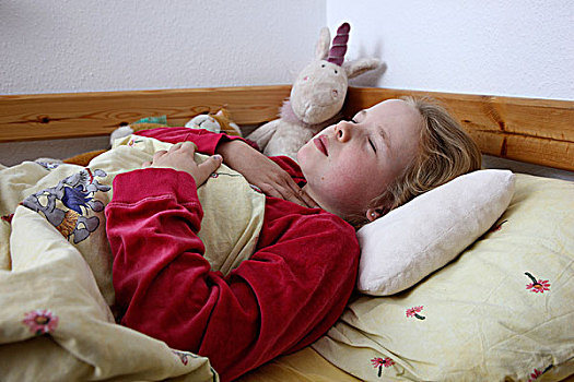 女孩,10岁,老,疾病,床上,感冒,发烧