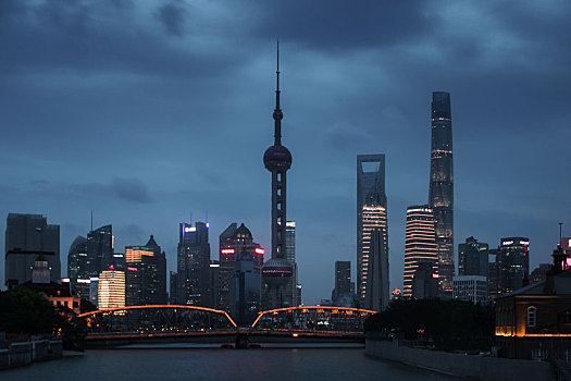 中国上海乍浦路桥蓝调时刻