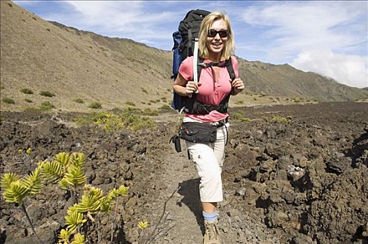 女人,背包旅行,哈雷阿卡拉火山口,毛伊岛,夏威夷,美国