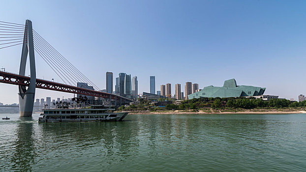 重庆主城区沿江城市风光之千厮门大桥和重庆大剧院