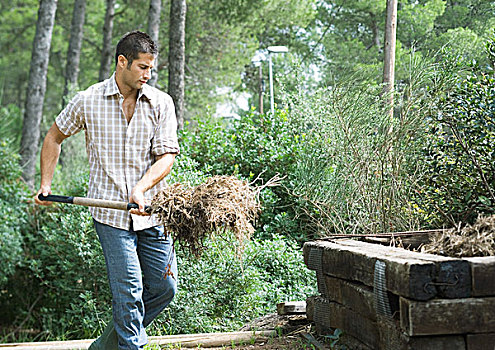 男人,园艺工作,放,杂草,堆肥,堆