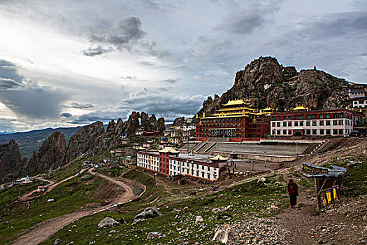 西藏丁青县孜珠山,孜珠寺