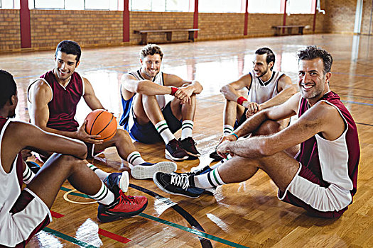 篮球手,互动,放松,球场,微笑
