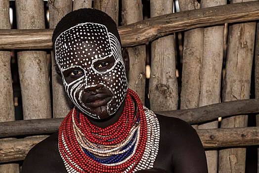 美女,脸绘,头像,卡罗部落,南方,区域,埃塞俄比亚,非洲