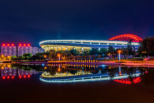 中国山东省淄博市体育中心夜景