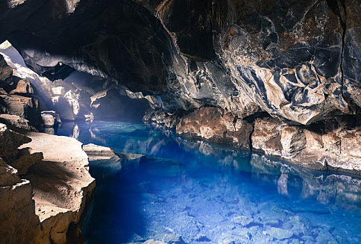 grjótagjá,cave,冰岛米湖地下温泉