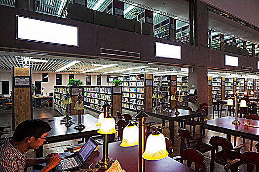 北大法学院图书馆
