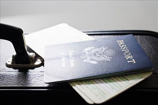 公文包,机票,护照
