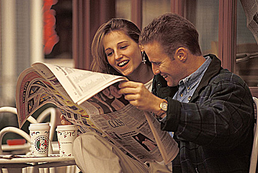 伴侣,读,报纸,一起