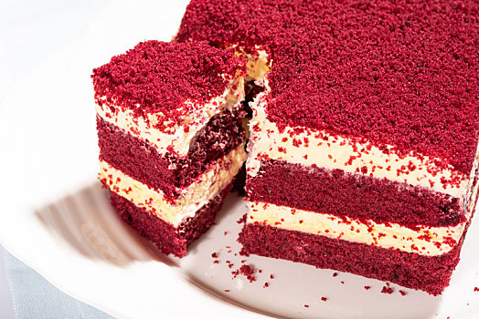红色奶油蛋糕