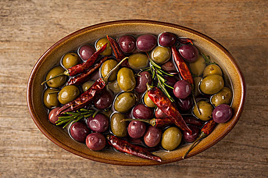 橄榄,红辣椒,油,木质,容器,桌上