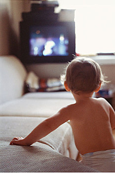 婴儿,看电视
