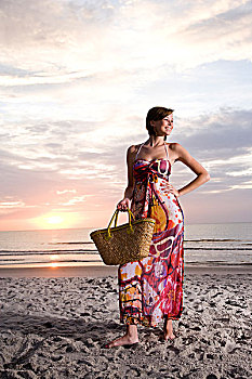 女青年,彩色,太阳裙,站立,海滩,日落