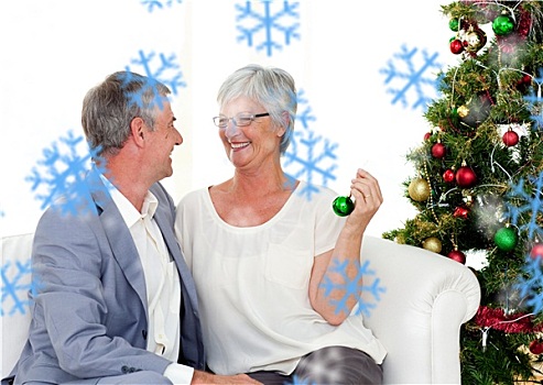 夫妻,坐,沙发,圣诞树