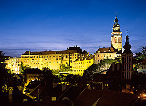 城堡,泛光灯照明,克鲁姆洛夫,伏尔塔瓦河,捷克共和国