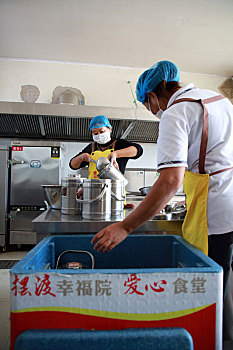 山东省日照市,爱心食堂进乡村,老人吃上暖心餐