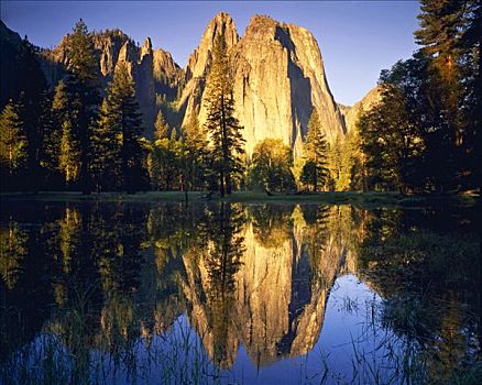 教堂岩,反射,默塞德河,优胜美地山谷,优胜美地国家公园,加利福尼亚