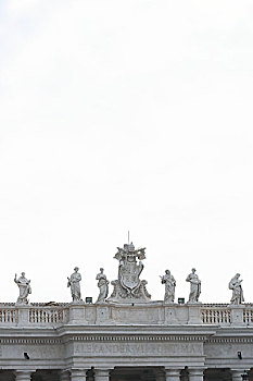 圣彼得大教堂广场廊柱雕像
